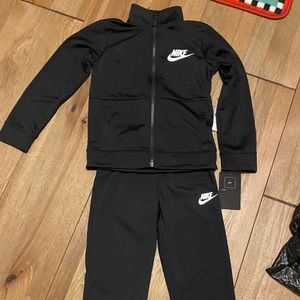 boys 2-piece Nike set